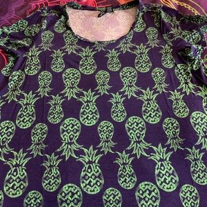 3/$25🌺PLUS! PRETTY PINEAPPLE PARTY TOP🍍